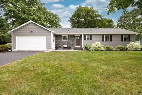 104 Vanida Ln, Fayetteville, NY 13066