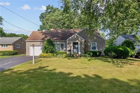 14 Fay Park Dr, Salina, NY 13212