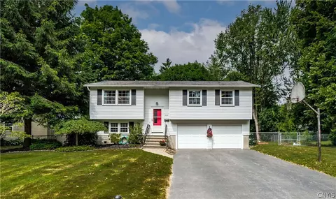 202 Single Dr, North Syracuse, NY 13212