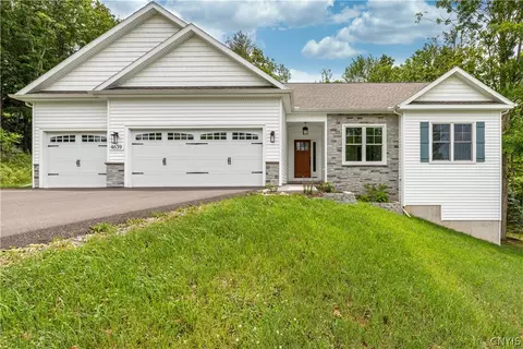 4639 Pauli Dr, Manlius, NY 13104