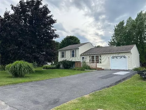 124 Pebblestone Dr, Sullivan, NY 13037