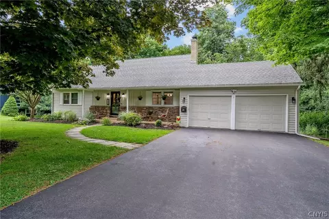 200 Whitestone Dr, Onondaga, NY 13215