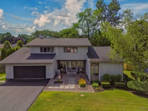 115 Sun Harbor Dr, Salina, NY 13088