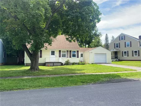 6 Colonial Dr, New Hartford, NY 13413