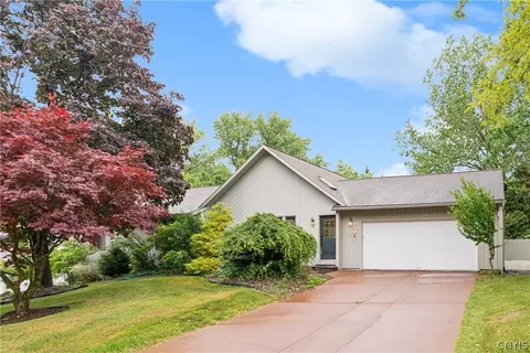 204 Litchfield Dr, Syracuse, NY 13224