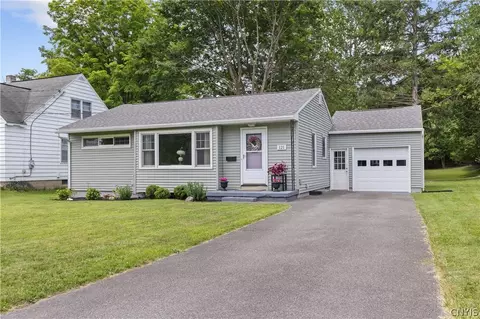 121 Eureka Dr, Manlius, NY 13104