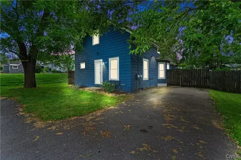 4571 Grace Pl, Onondaga, NY 13078