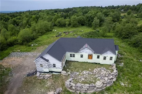 8428 Brae Leure Rd, Manlius, NY 13104