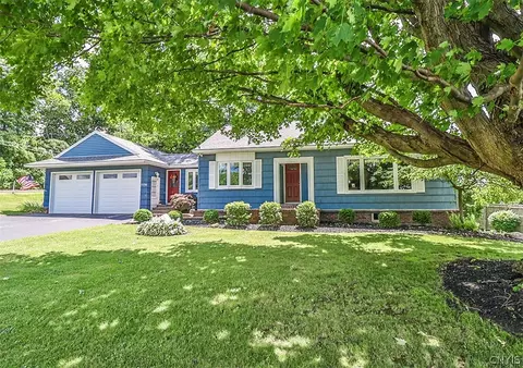 8556 E Seneca Tpke, Manlius, NY 13104