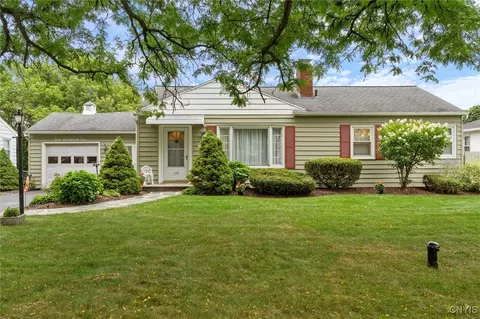 106 Kenwick Dr, Syracuse, NY 13208
