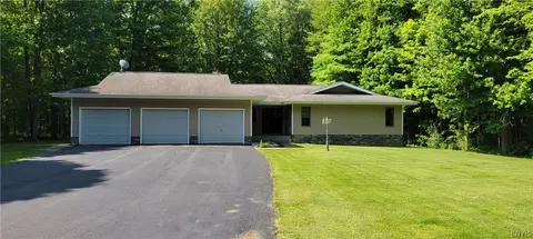 7965 Hillside Ct, Floyd, NY 13440