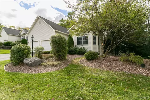 6102 Bay Hill Cir, Jamesville, NY 13078