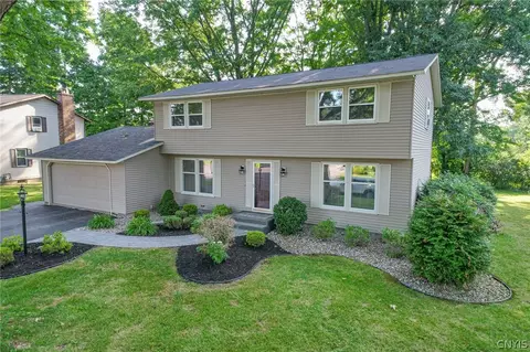 3930 Pawnee Dr, Salina, NY 13090