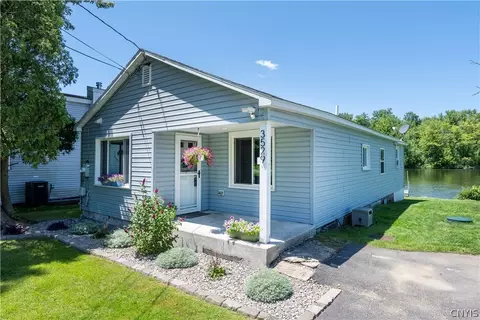 3529 Bonstead Rd, Clay, NY 13041