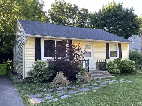 312 Hunt Dr, Fayetteville, NY 13066