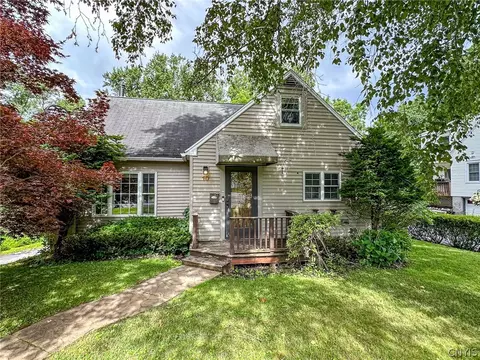 10 Bradley Rd, New Hartford, NY 13413