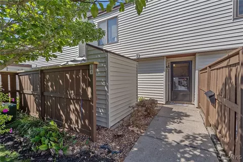 204 Natick Cir, Camillus, NY 13031