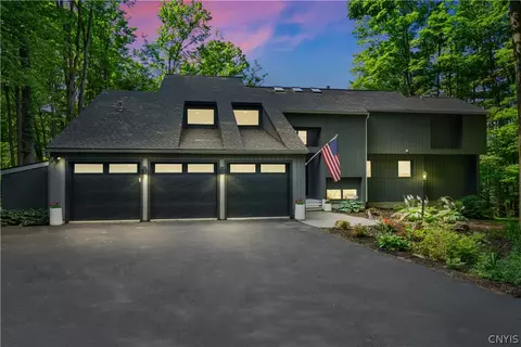 7301 Wakefield Dr, Fayetteville, NY 13066