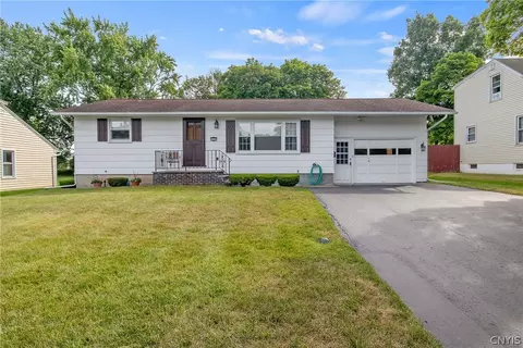 215 Patricia Dr, Salina, NY 13212