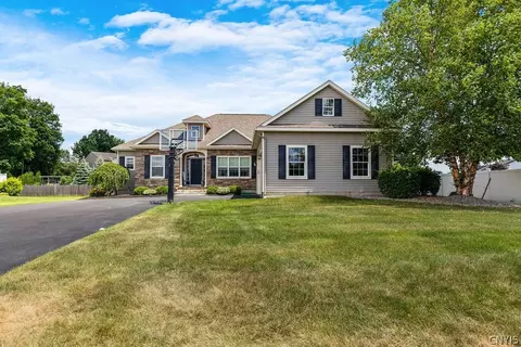 105 Taverly Dr, Minoa, NY 13116