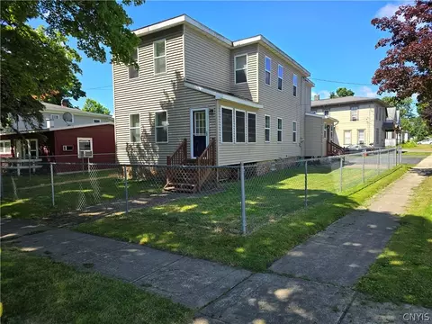 211 Mccool Ave, East Syracuse, NY 13057