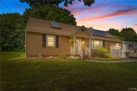 9 Norma Dr, Auburn, NY 13021