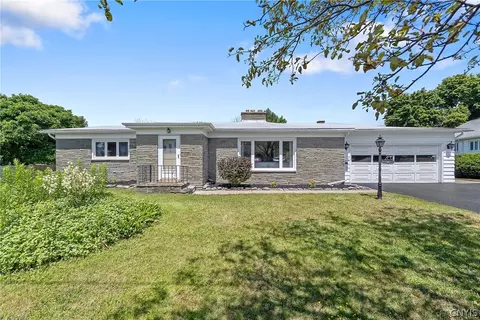102 Lakeview Ter, Salina, NY 13088