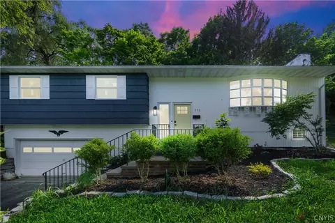 302 Waldorf Pkwy, Syracuse, NY 13224