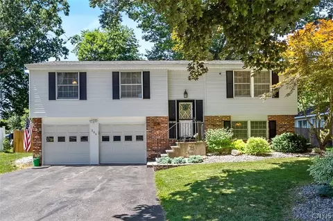 206 Single Dr, North Syracuse, NY 13212