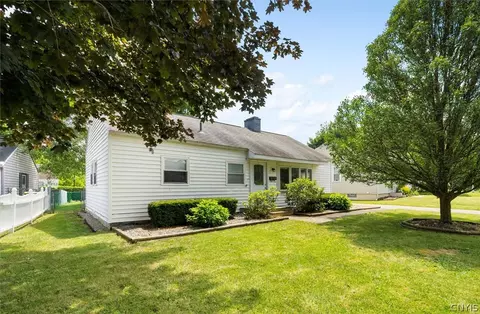17 Hara Cres, New Hartford, NY 13413