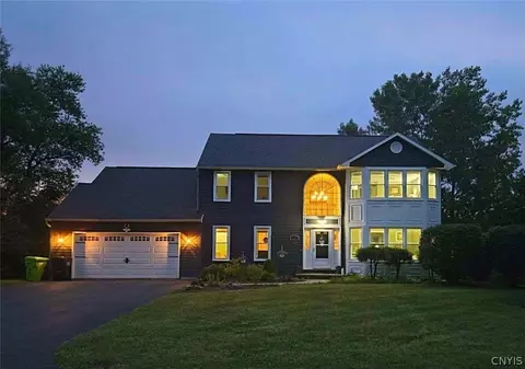 7879 E Ridge Pointe Dr, Fayetteville, NY 13066