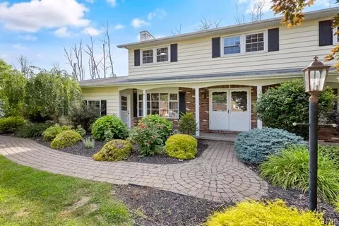 5425 Topsfield Ln, Clay, NY 13041
