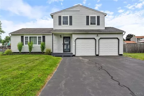 8188 Gatewood Dr, Clay, NY 13041