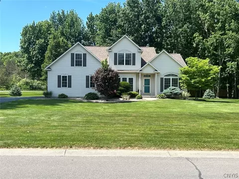 4551 Quarry Pointe Cir, Clay, NY 13041