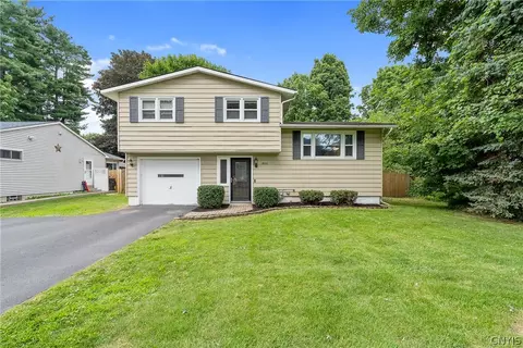4055 Elmcrest Rd, Clay, NY 13090