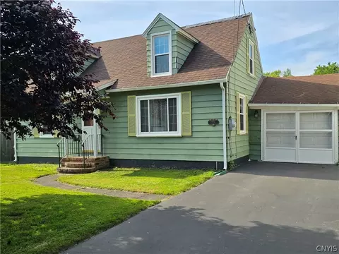 226 W Molloy Rd, Salina, NY 13211