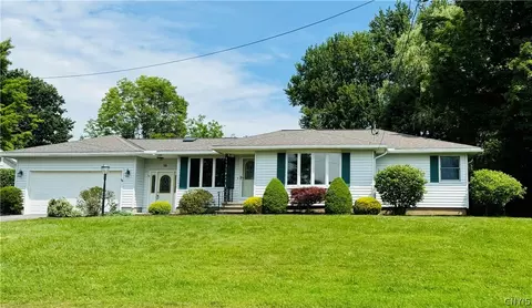 10 Glenridge Rd, Whitestown, NY 13492
