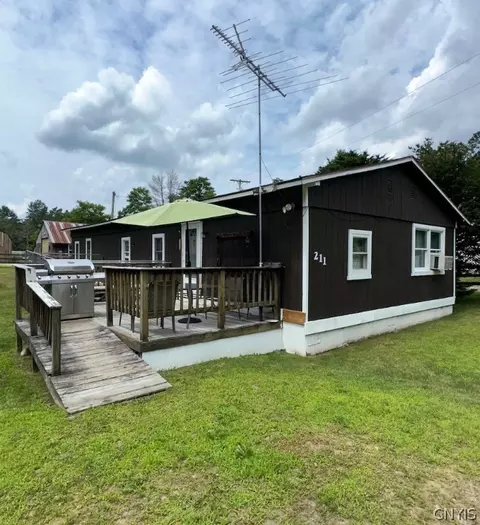 211 Albion Cross Rd, Albion, NY 13131