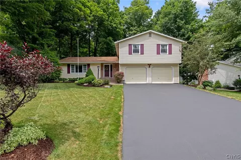 208 Emann Dr, Camillus, NY 13031