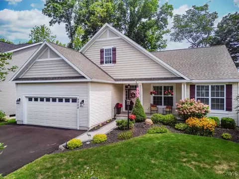 8202 Venetian Dr, Lysander, NY 13027