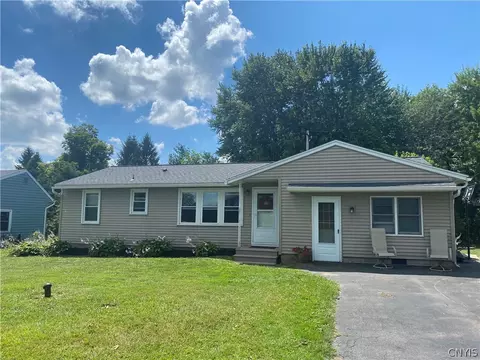 7 Gettman Dr, Lysander, NY 13027