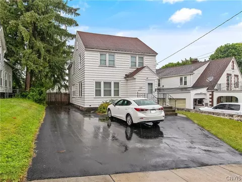 1033 Danforth St, Syracuse, NY 13208 photo 2
