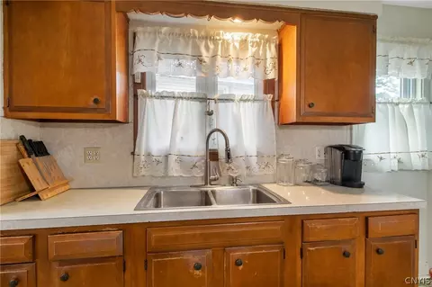 1033 Danforth St, Syracuse, NY 13208 photo 18