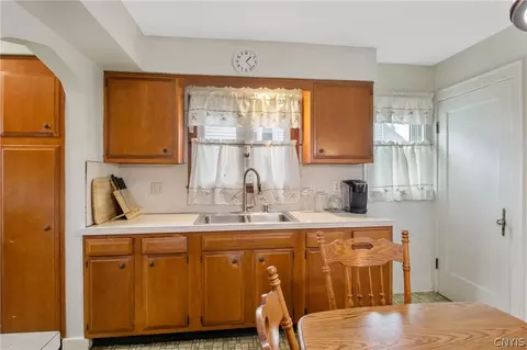 1033 Danforth St, Syracuse, NY 13208 photo 17