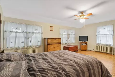 1033 Danforth St, Syracuse, NY 13208 photo 24