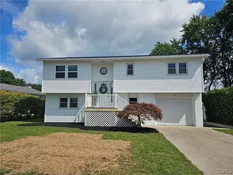 49 Metcalf Dr, Auburn, NY 13021