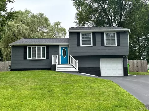 2289 Crego St, Lysander, NY 13027