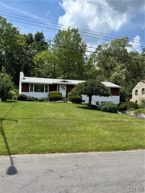 242 Waldorf Pkwy, Syracuse, NY 13224