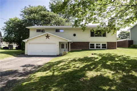 47 Bayberry Cir, Clay, NY 13090