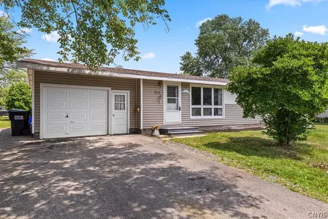 218 Sunflower Dr, Salina, NY 13088